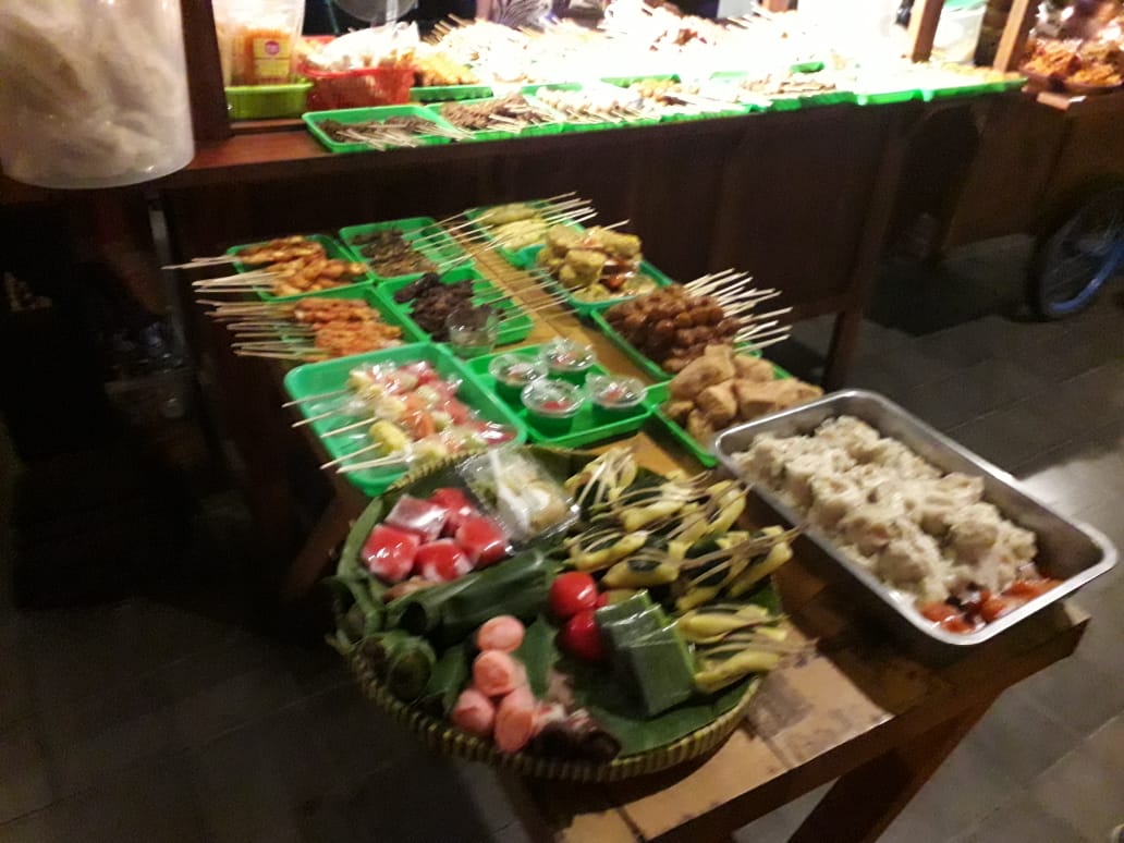 Wisata Kuliner di Yogya? Ya, ke Pendopo Lawas di Alun-alun Utara, Keraton Kasultanan Yogyakarta 